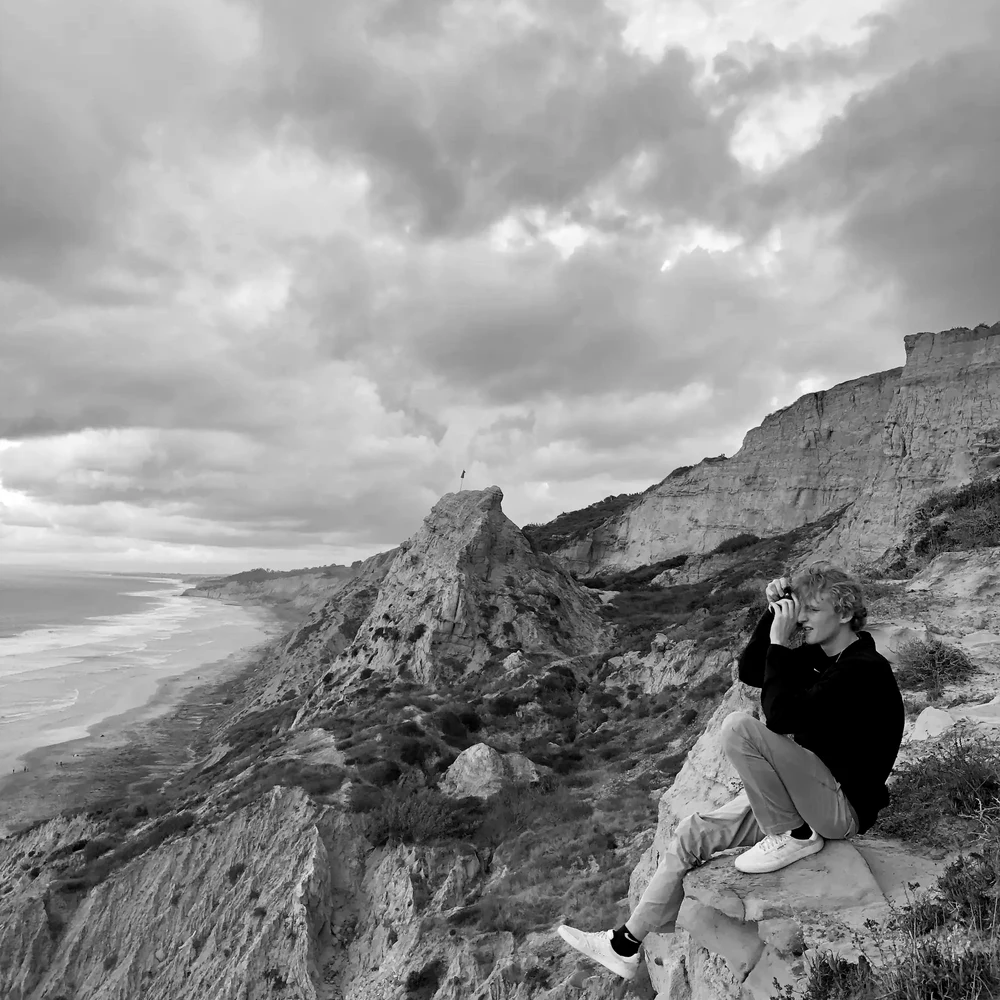 Photographing the coastline from a bluff in San Diego
